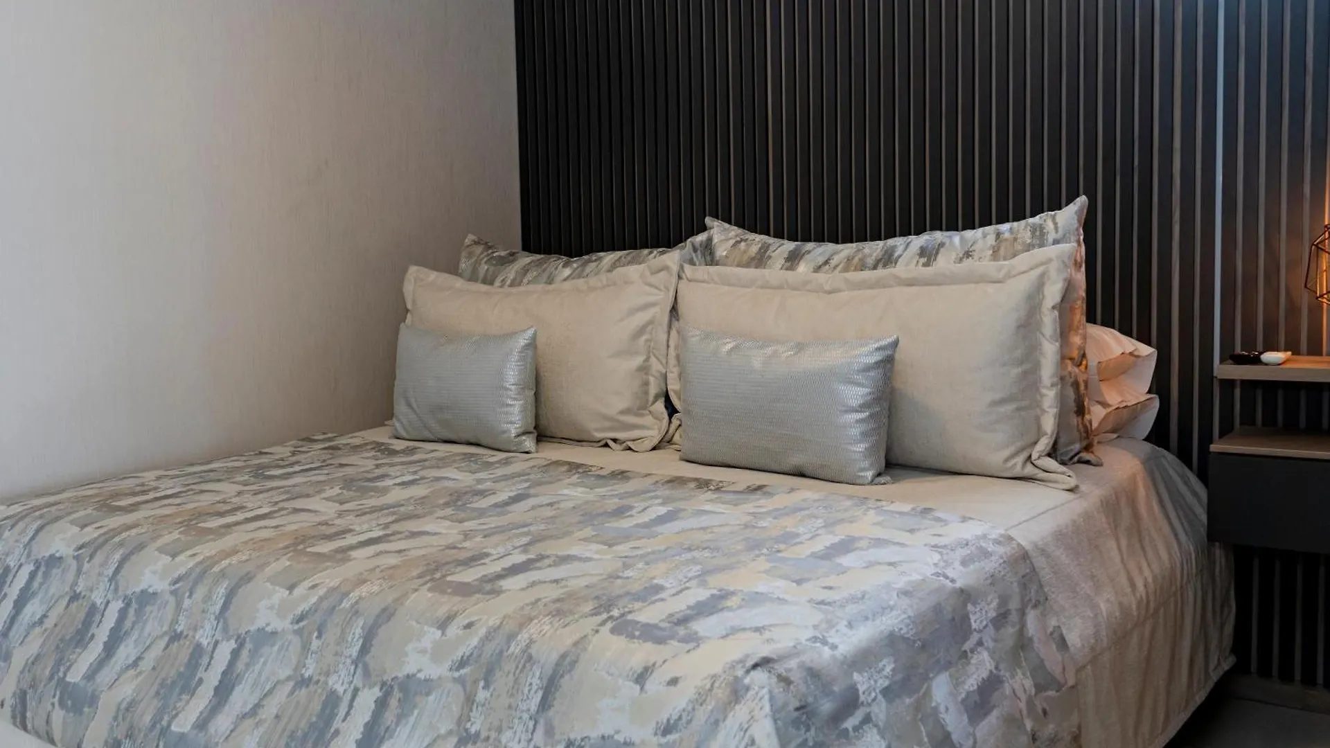 Apartamentos Gema Lujosos En Laureles Medellin Apartment
