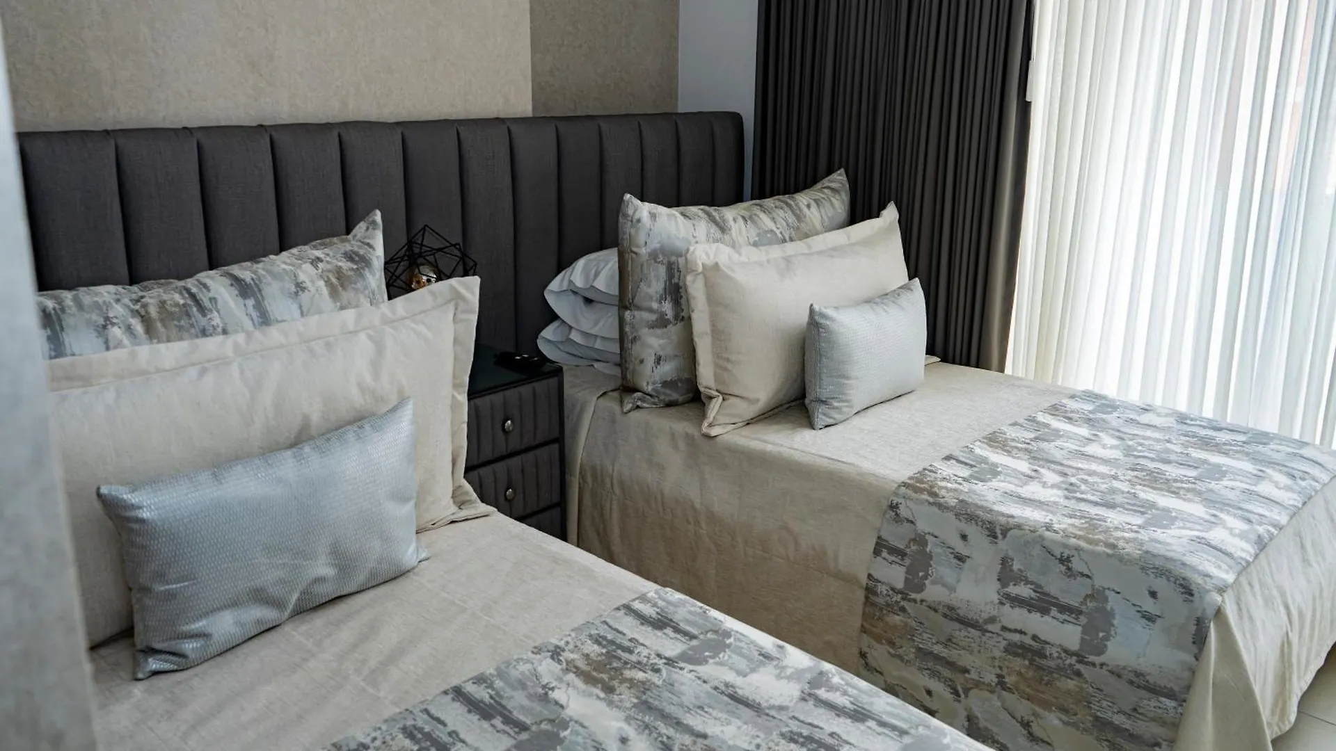 Apartamentos Gema Lujosos En Laureles Medellín 0*,